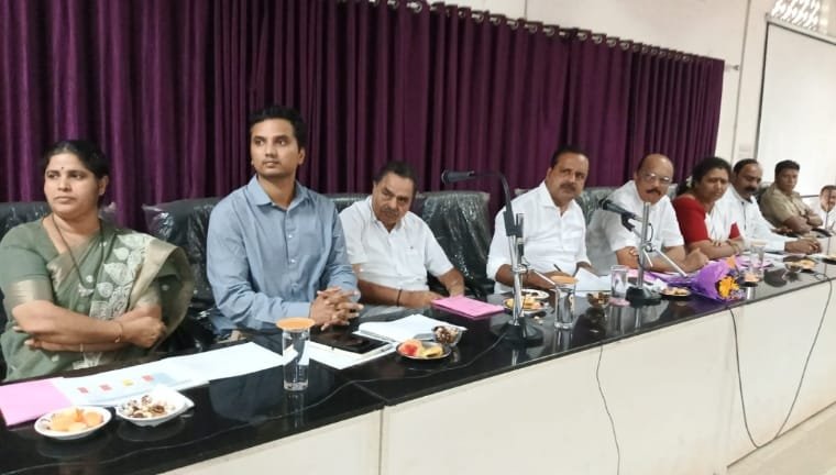 ದಕ್ಷಿಣ ಕನ್ನಡ: ಮಳೆ ಹಾನಿ, ಶಾಲಾ ಬಸ್ ದುರಂತದ ಬಗ್ಗೆ ಅಧಿಕಾರಿಗಳ ವಿರುದ್ಧ ಸಚಿವ ಯು.ಟಿ. ಖಾದರ್ ಕಿಡಿ: ನಿರ್ಲಕ್ಷ್ಯಕ್ಕೆ ಬ್ರೇಕ್ ಹಾಕುವ ಎಚ್ಚರಿಕೆ