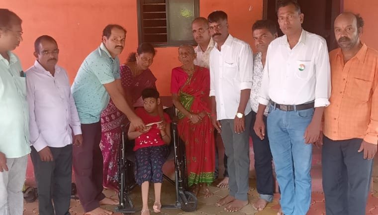 ಮಣಿಪಾಲ: ಸ್ವಾತಂತ್ರ್ಯೋತ್ಸವದಂದು ಅಂಗವಿಕಲ ಯುವತಿಗೆ ನೆರವಿನ ಹಸ್ತ ನೀಡಿ ಮಾನವೀಯತೆ ಮೆರೆದ ಆಟೋ ಚಾಲಕ – ಮಾಲಕರು