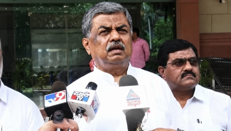 ‘ವಂದೇ ಮಾತರಂ’ ಪೂರ್ಣವಾಗಿ ಹಾಡಲ್ಲ: ನೇಣು ಹಾಕಿದರೂ ಎರಡು ಪ್ಯಾರಾ ಮಾತ್ರ ಎಂದ ಬಿ ಕೆ ಹರಿಪ್ರಸಾದ್